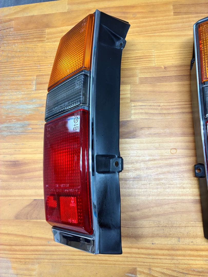 トヨタ マークⅡ ワゴン バン GX70系　テールランプ 左右セット