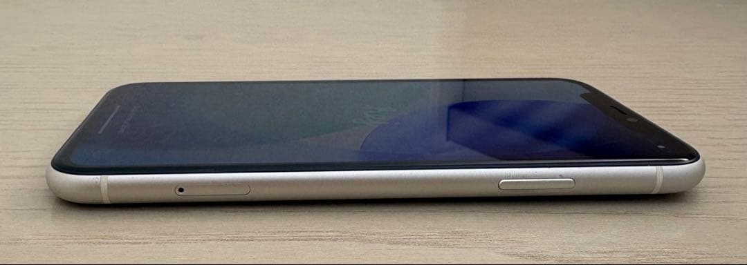 【本体のみ】《側面キズ＆画面やけ有》iPhone11 128GB ホワイト