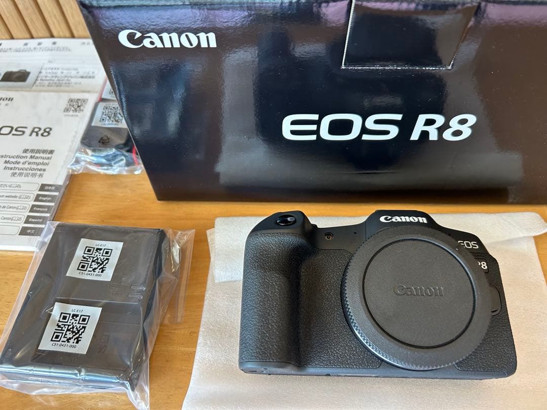 極美品（2024年11月購入）Canon EOS R8 ボディ（付属品　未使用）
