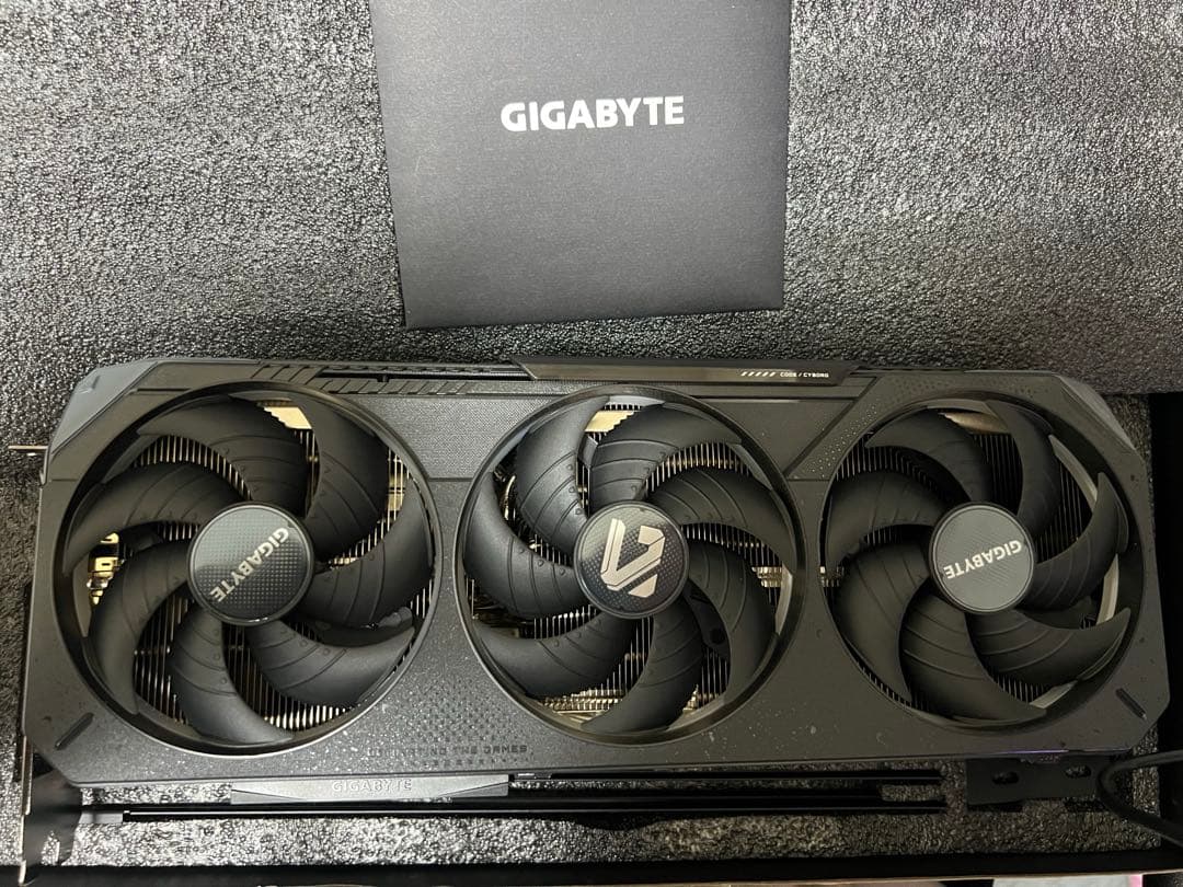 グラフィックボード・グラボ・ビデオカード GIGABYTE RTX 5070 GAMING OC 12G