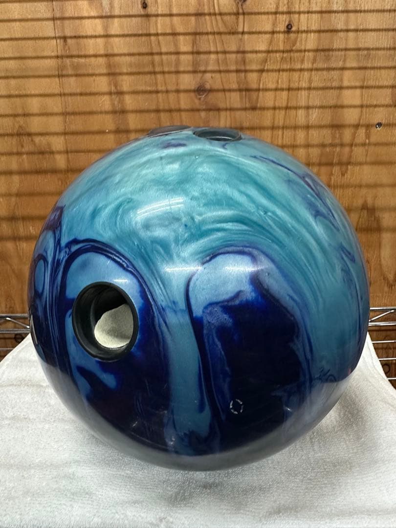 ⭐️美品⭐️ ブルーコーラルベノム　ボウリングボール　15ポンド