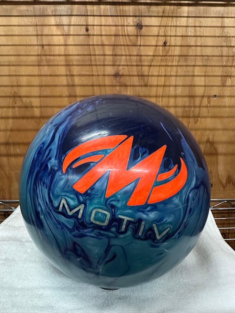 ⭐️美品⭐️ ブルーコーラルベノム　ボウリングボール　15ポンド