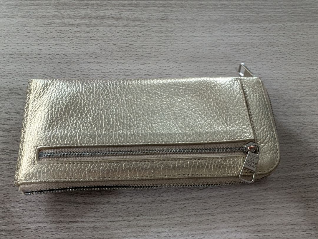 装飾付きゴールド長財布箱付き