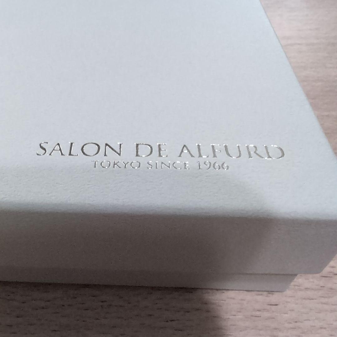 装飾付きゴールド長財布箱付き