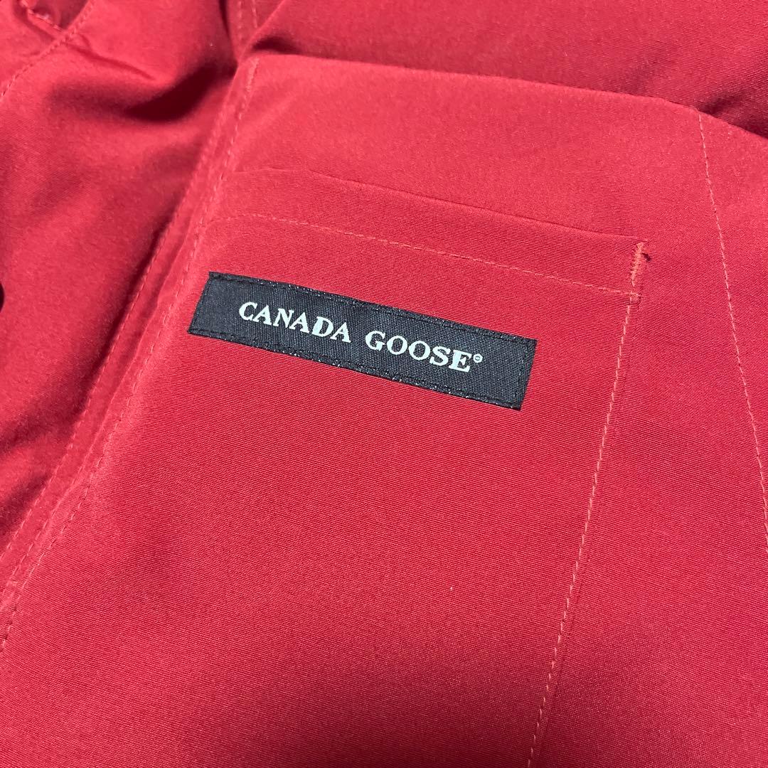   レッド ダウンベスト