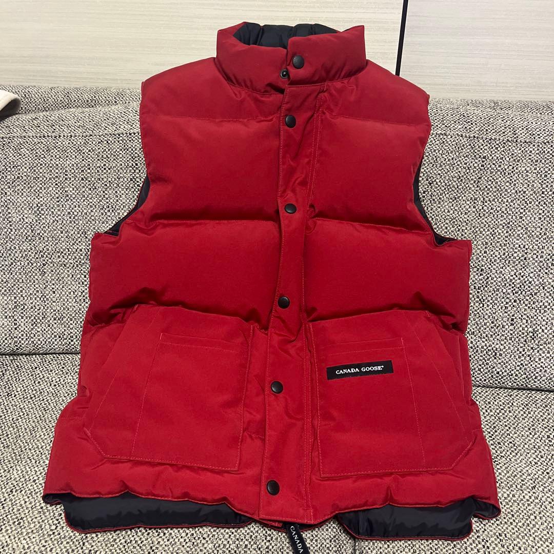   レッド ダウンベスト