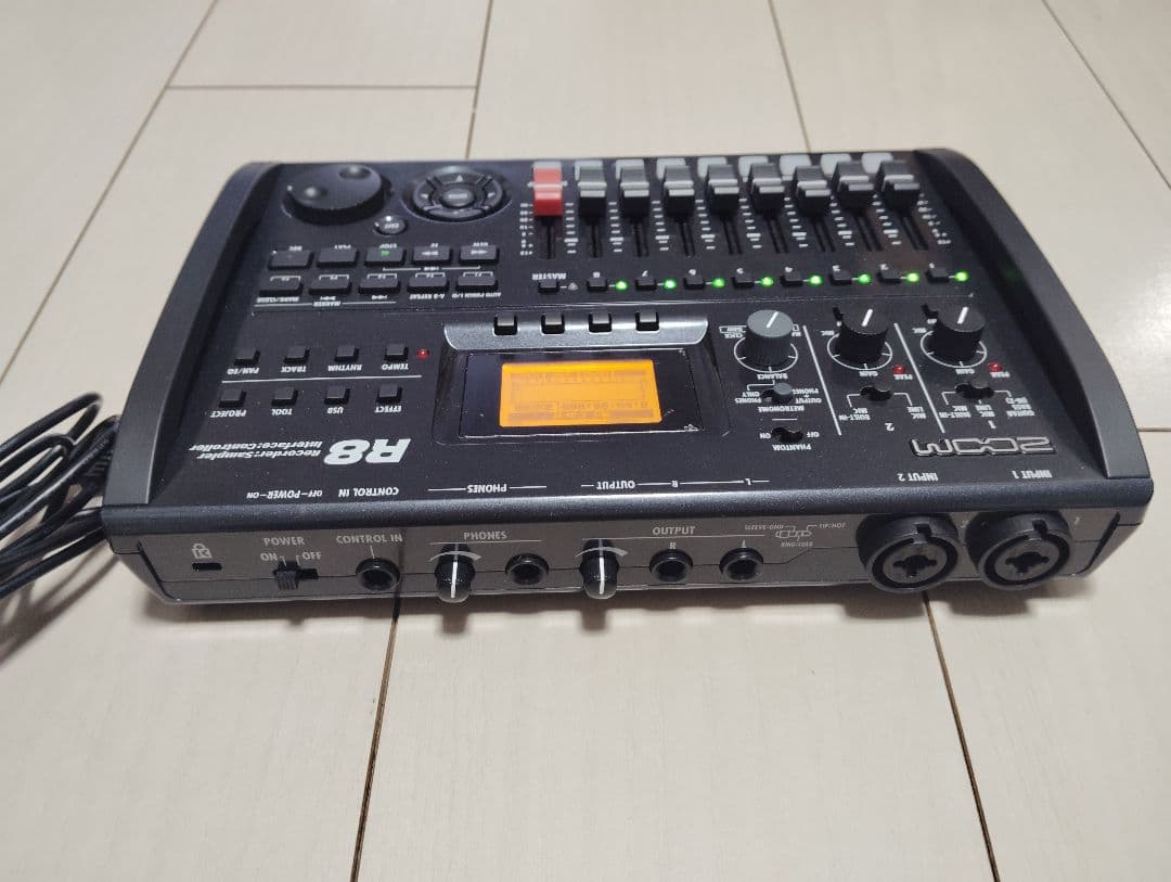 ZOOM R8 マルチトラックレコーダー【未使用に近い】【美品】