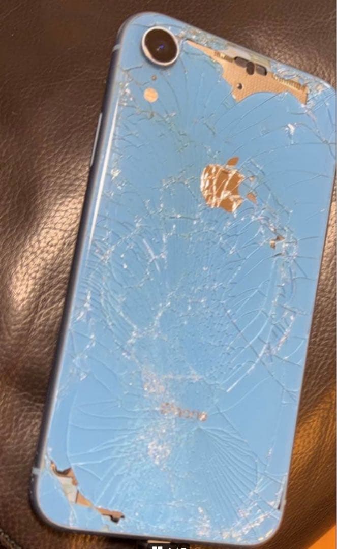 iPhoneXR ジャンク品　背面割れ