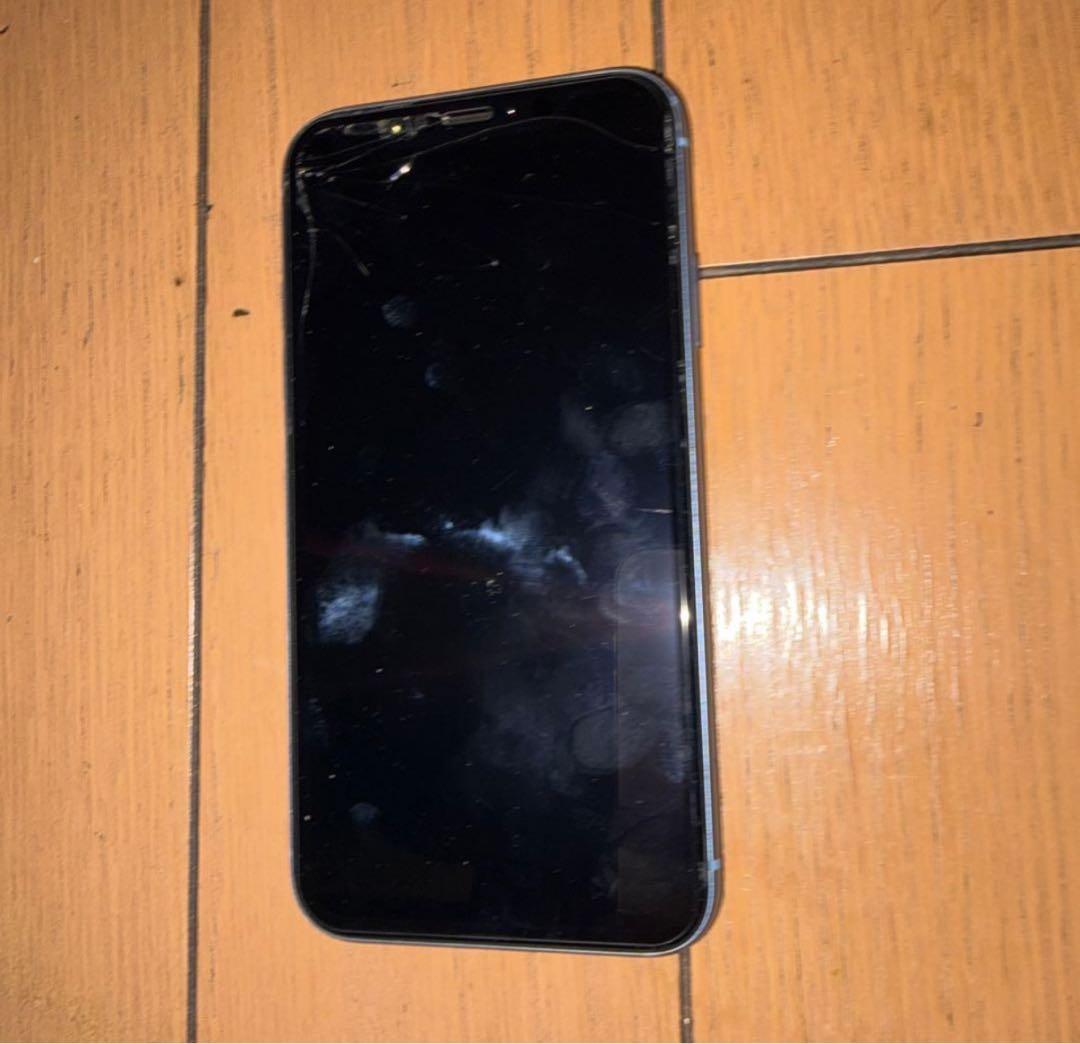 iPhoneXR ジャンク品　背面割れ