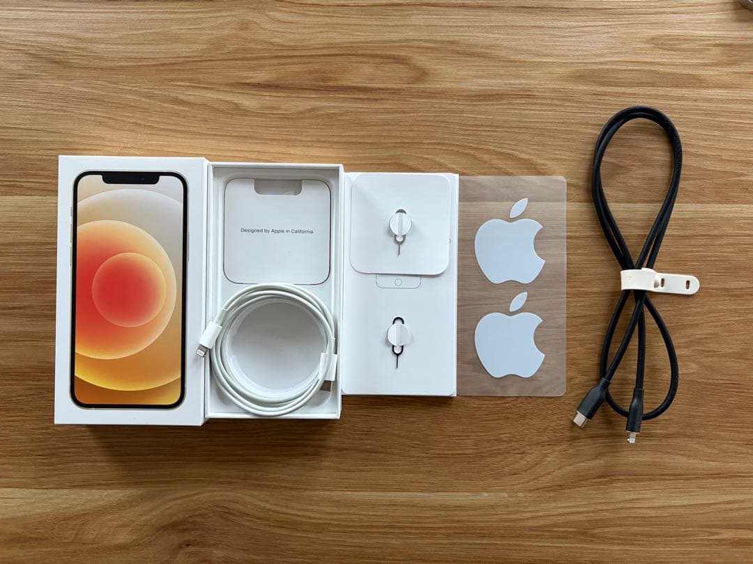 iPhone 12 ホワイト 64 GB SIMロックなし docomo