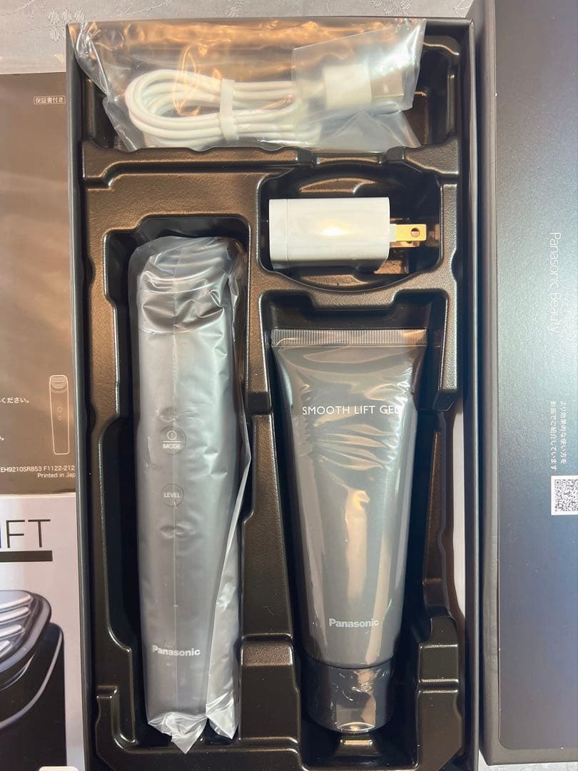 新品未使用Panasonic VITALIFT EH-SR85-K RF美顔器