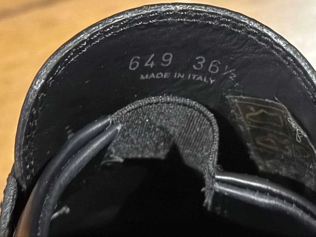 PRADA モノリス ブラックレザー ローファー