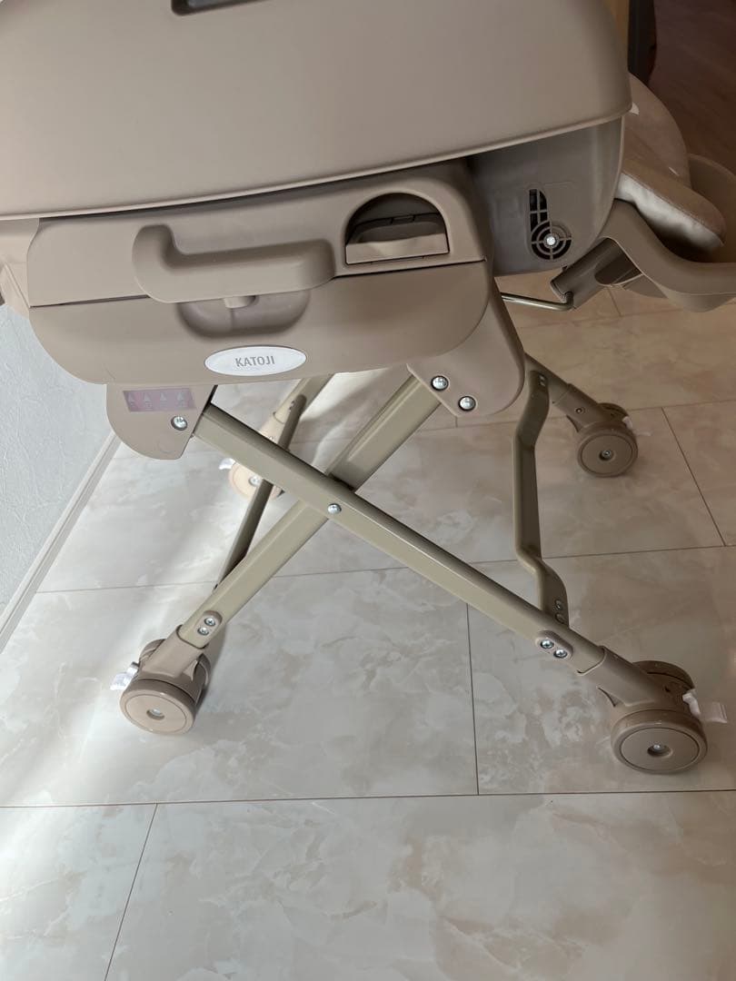 美品★KATOJIヒッコロ II ベージュ　ハイローチェア