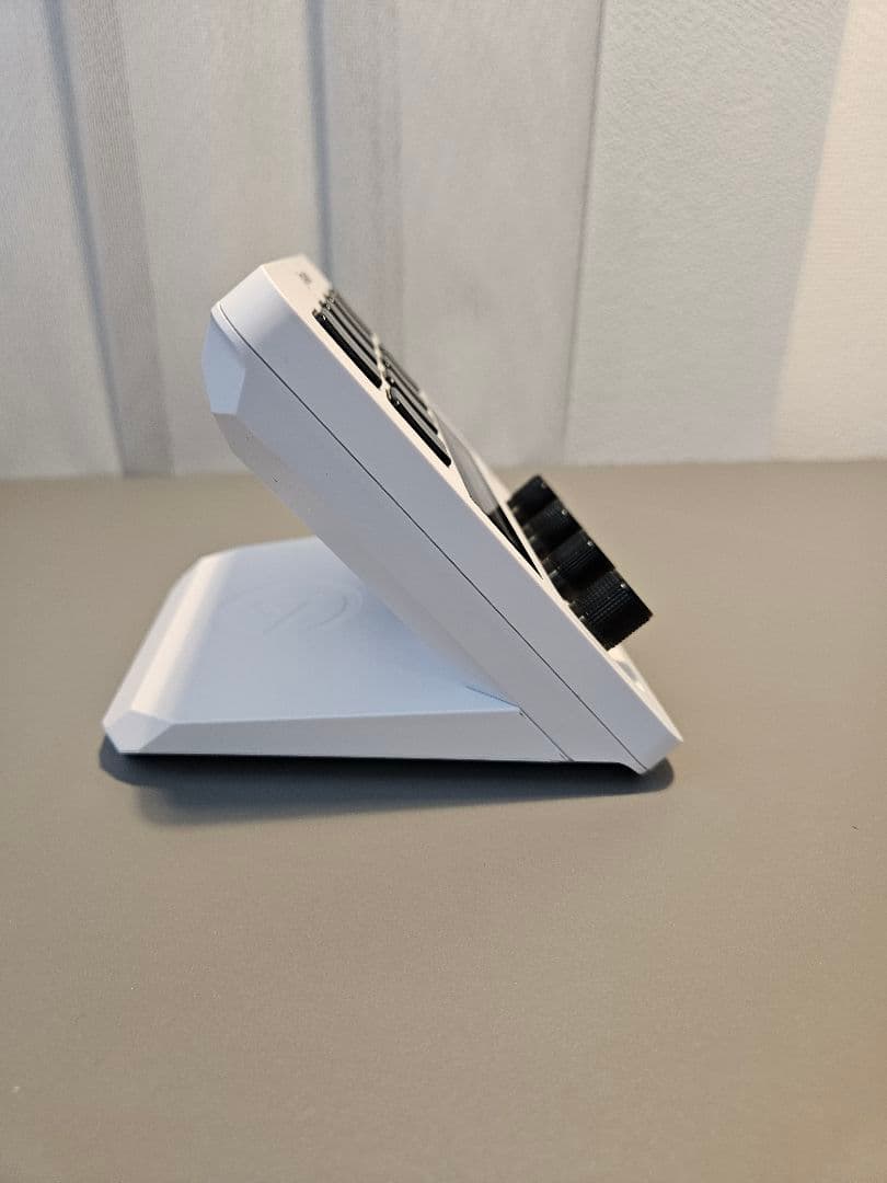 Elgato Stream Deck + ホワイト｜シルバーダイヤル付