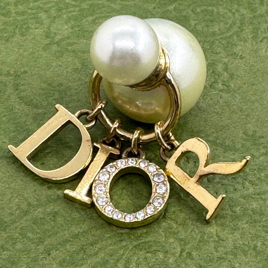DIOR パール トライバル 片耳ピアス ラインストーン付き 070883