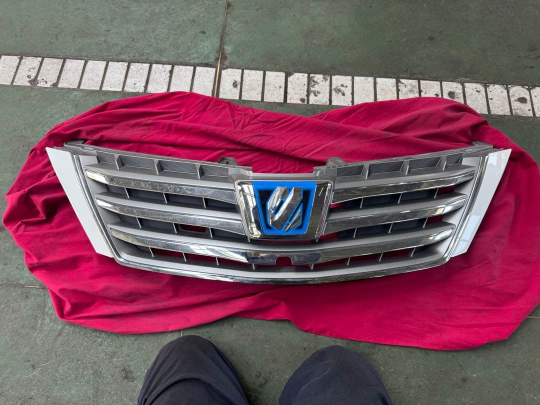 アルファード20系後期ハイブリッド純正グリル　ホワイト系