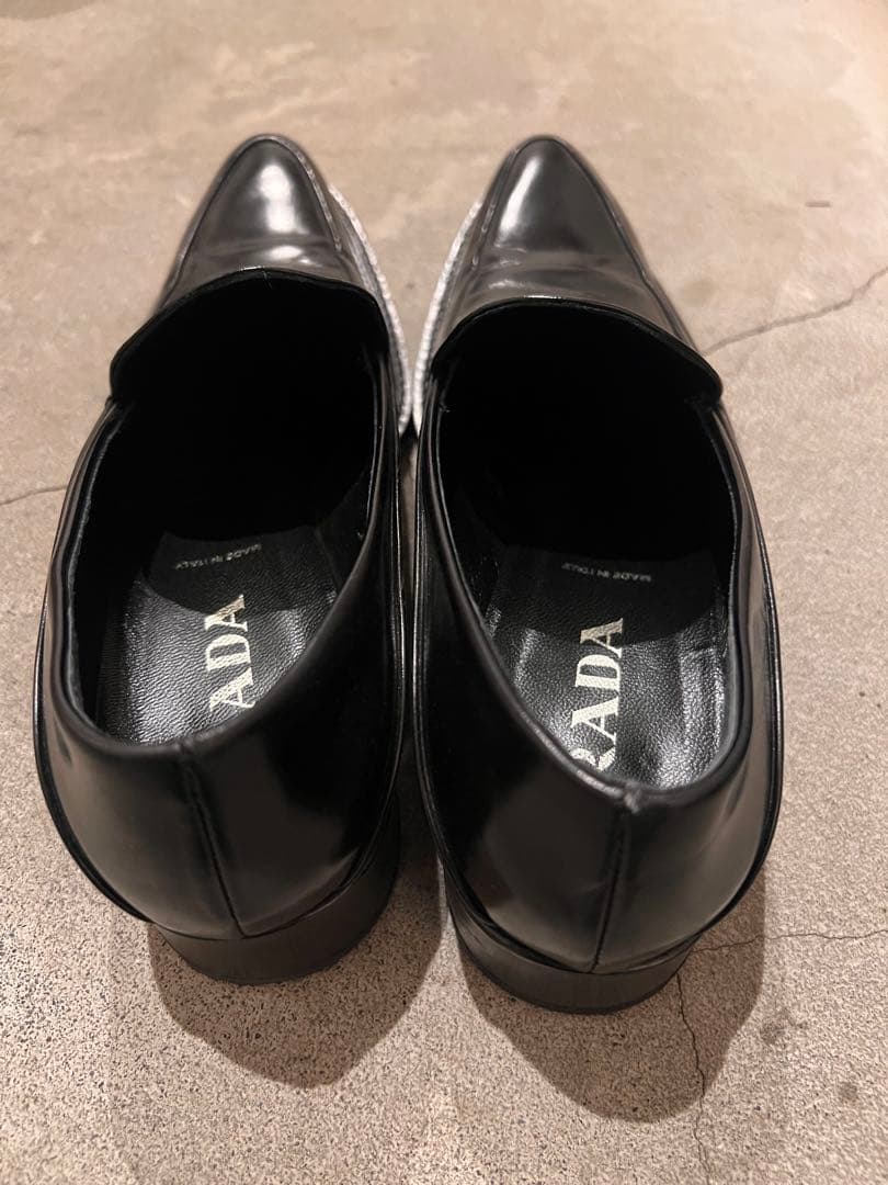 PRADA 37.5 ローファー