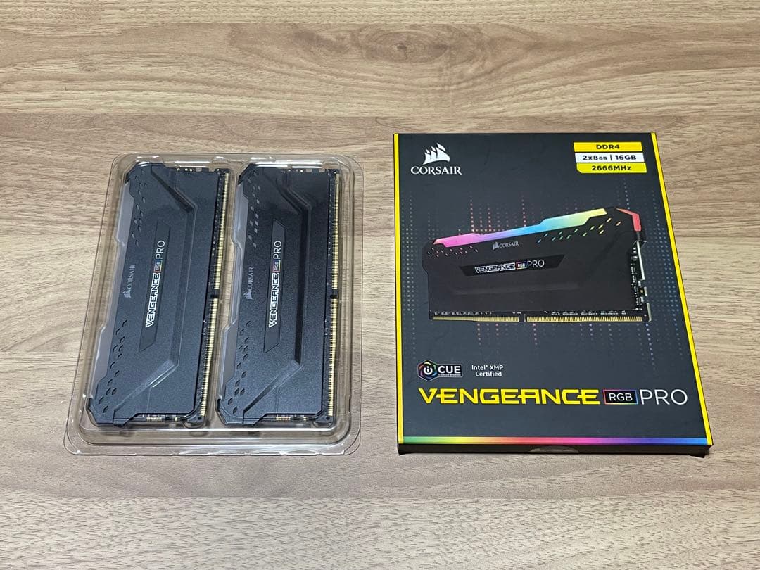 動作確認済 美品 16GB Corsair Vengeance RGB DDR4
