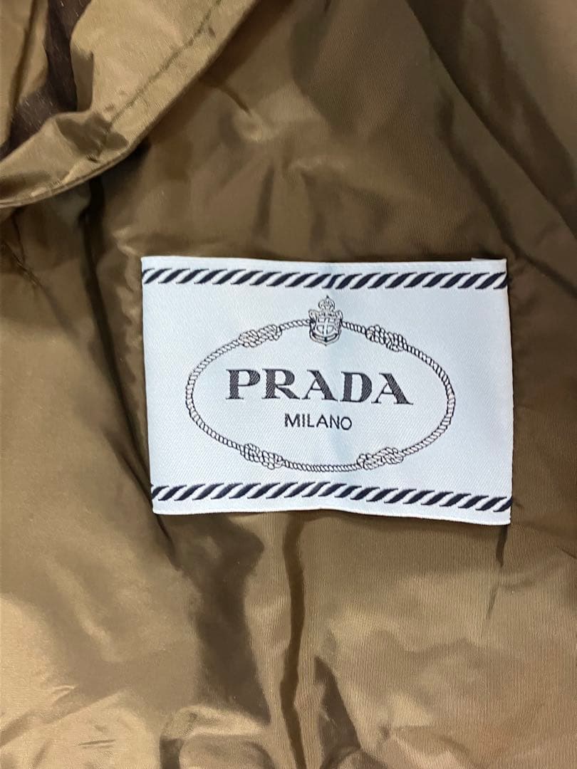 プラダ ナイロンパーカー カーキ サイズ38 レディース 【3636】
