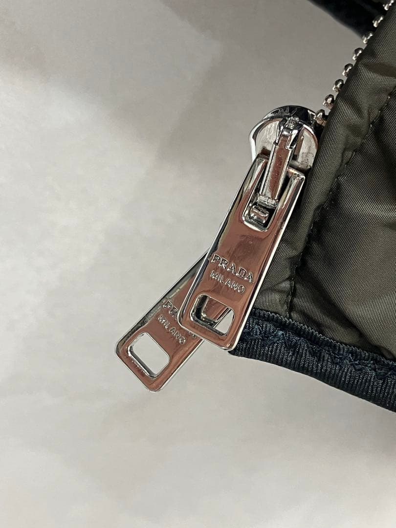 プラダ ナイロンパーカー カーキ サイズ38 レディース 【3636】