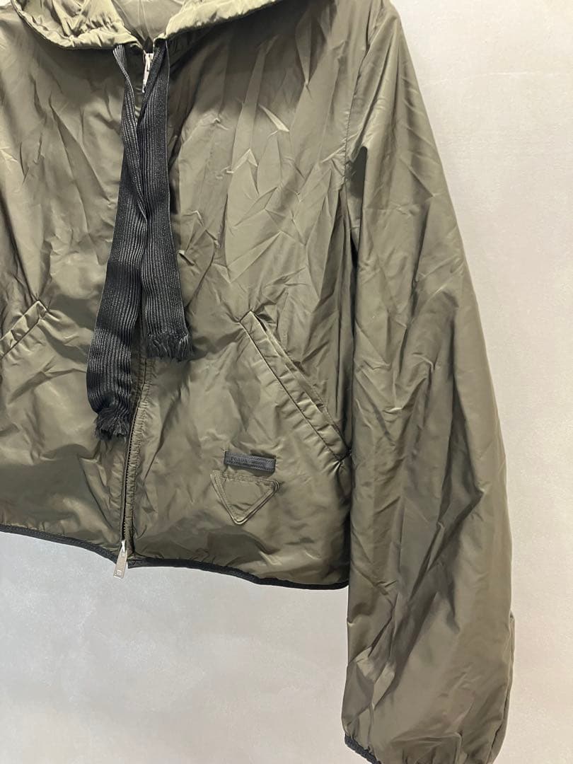 プラダ ナイロンパーカー カーキ サイズ38 レディース 【3636】