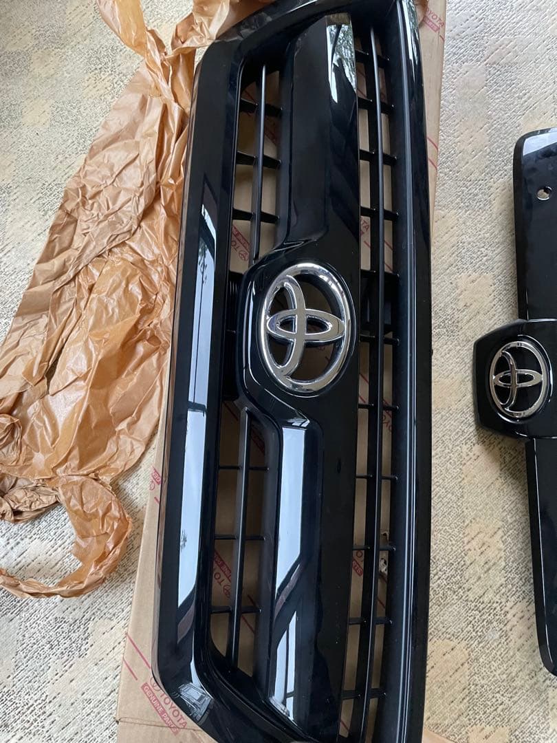 新品未使用トヨタハイラックスサーフ フロントグリル リアガーニッシュ シフトノブ