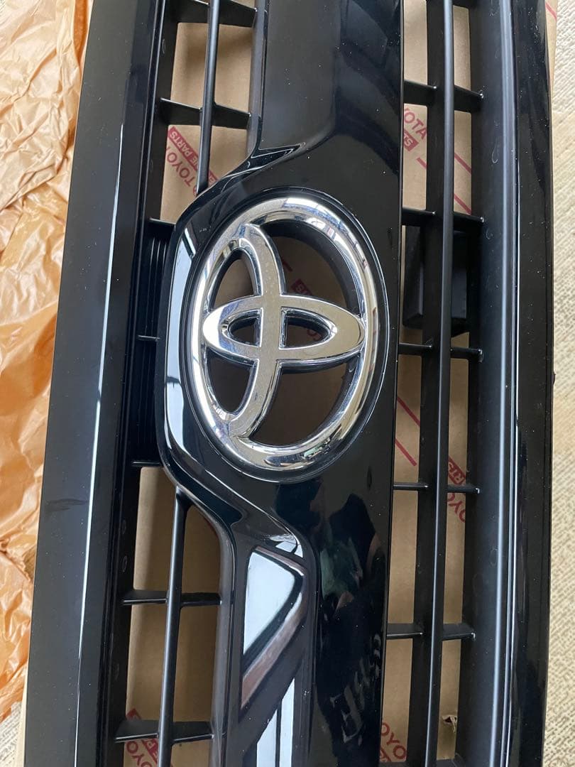 新品未使用トヨタハイラックスサーフ フロントグリル リアガーニッシュ シフトノブ