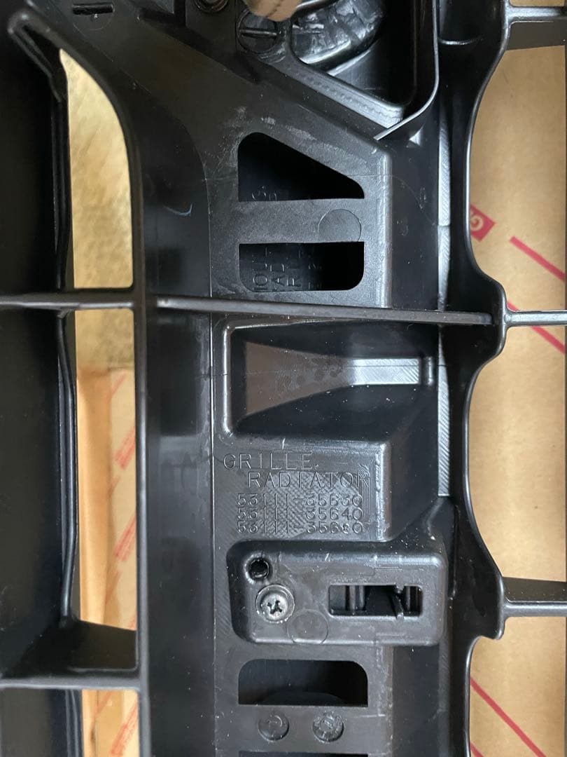 新品未使用トヨタハイラックスサーフ フロントグリル リアガーニッシュ シフトノブ