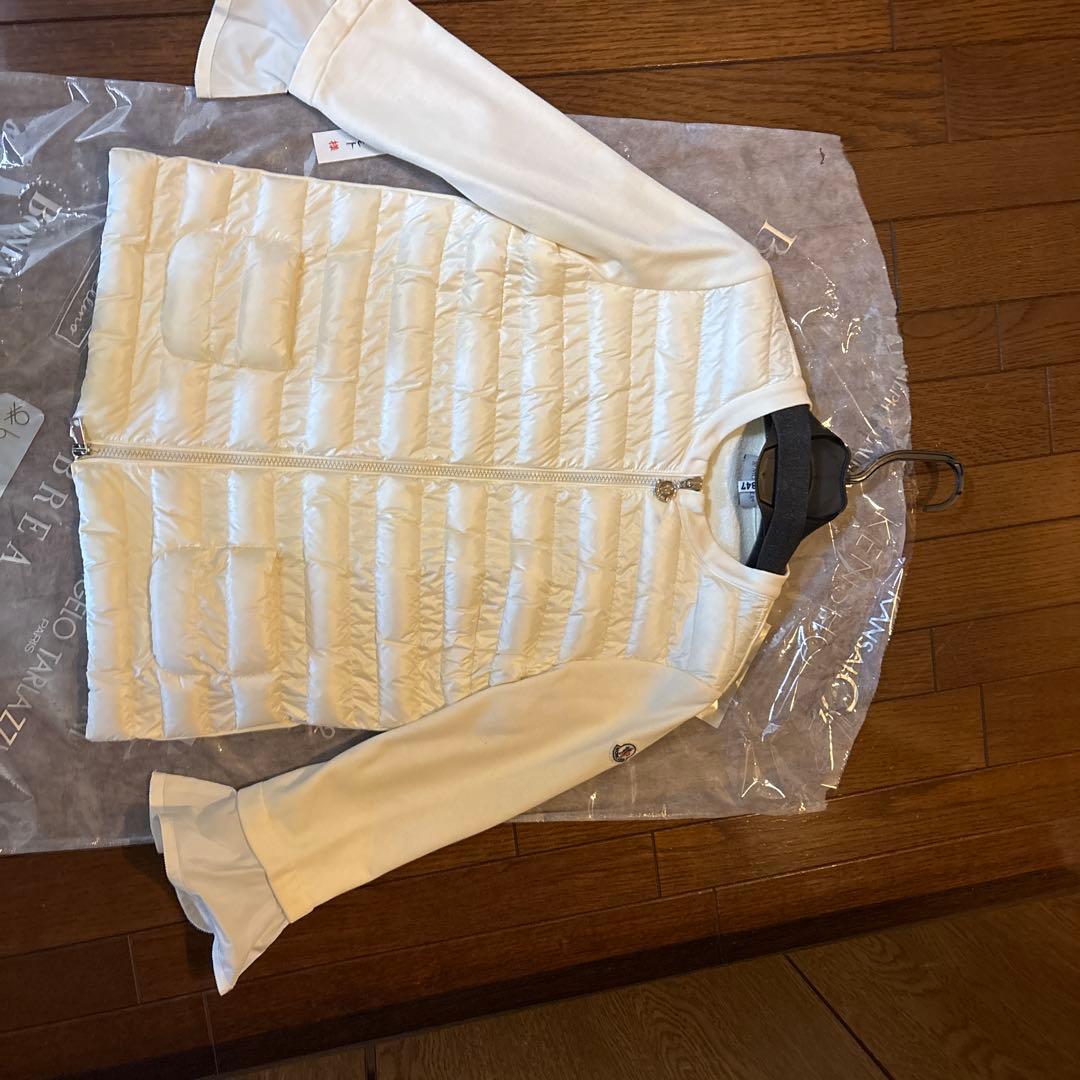 モンクレール　ホワイト ジップアップ