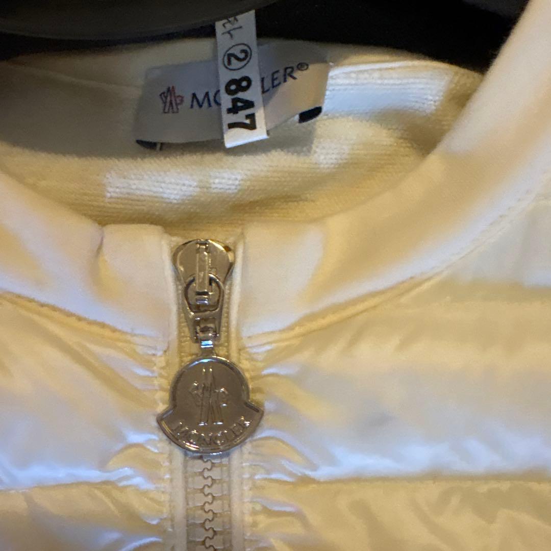 モンクレール　ホワイト ジップアップ
