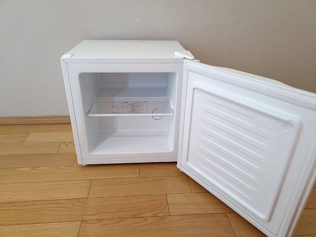 simplus 1ドア小型冷凍庫 SP-32LF1