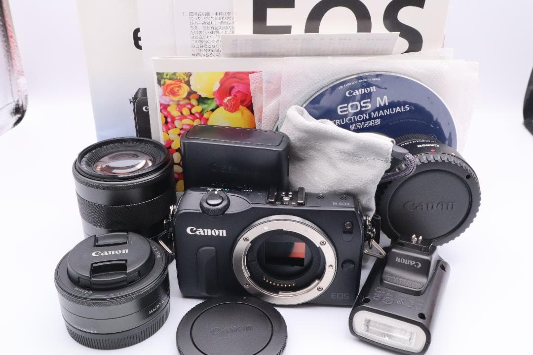 Canon EOS M ＋ 18-55mm ＋ 22mm ＋ Flashなど
