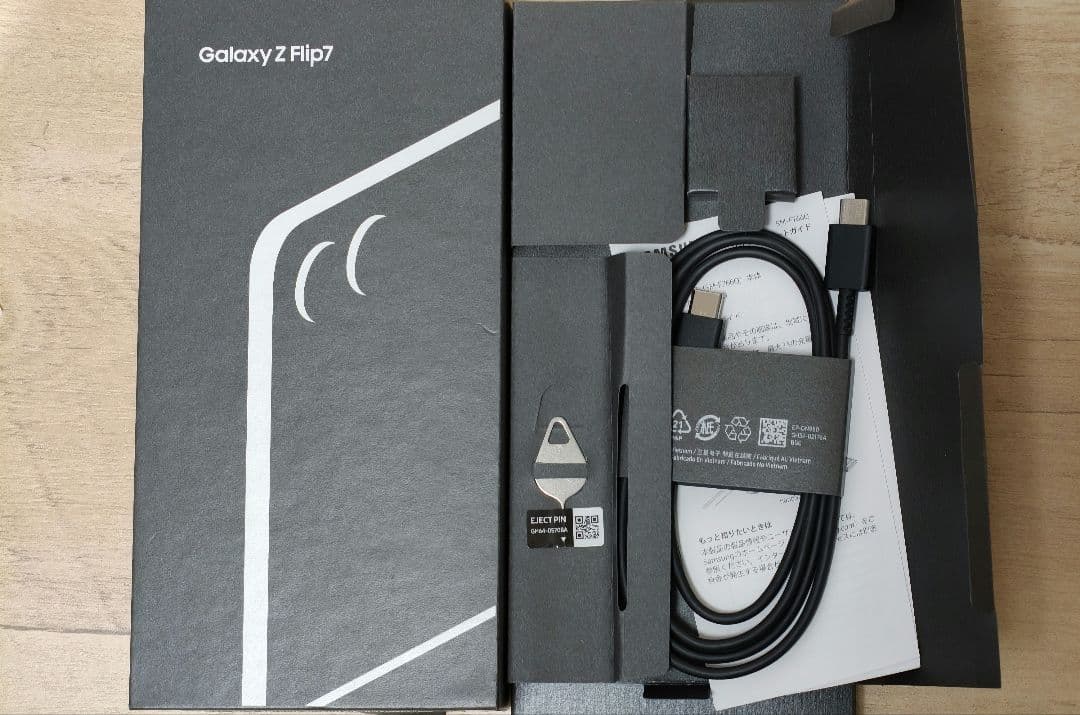 SIMフリー版 Galaxy Z Flip7 コーラルレッド 512GB