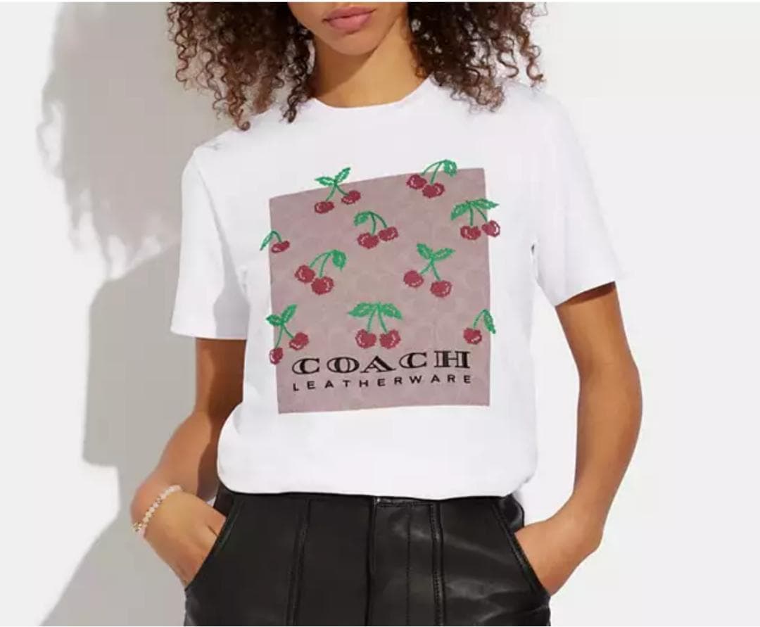 AI 新品 coach スクエア クロス スティッチ チェリー Tシャツ