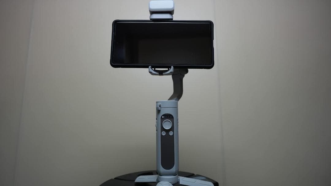 ☆3軸折りたたみ式スマホジンバル　一眼レフ級の映像安定化