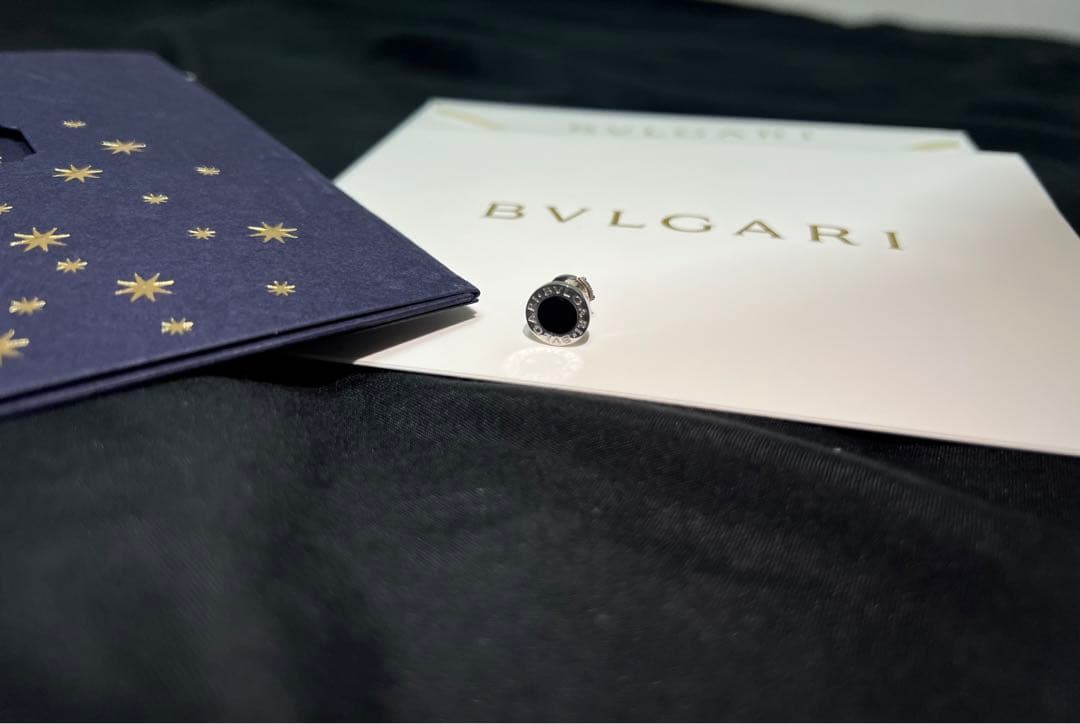 BVLGARI ブラック スタッズピアス