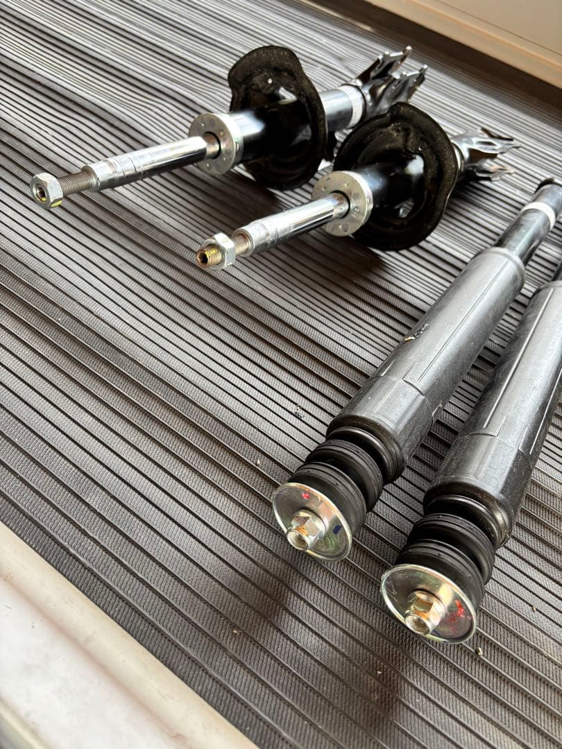 N-BOXカスタム JF4 新車外しサスペンション