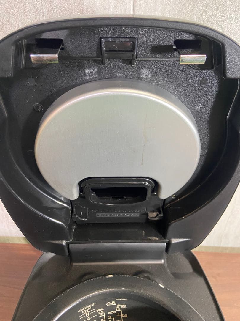 タイガー 炊きたて JPH-A100 土鍋 圧力 IH炊飯器 5.5合炊き 美品