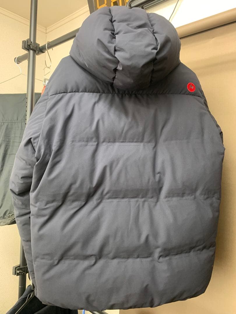 ジ*ン様 Marmot フード付きダウンジャケット 黒×赤