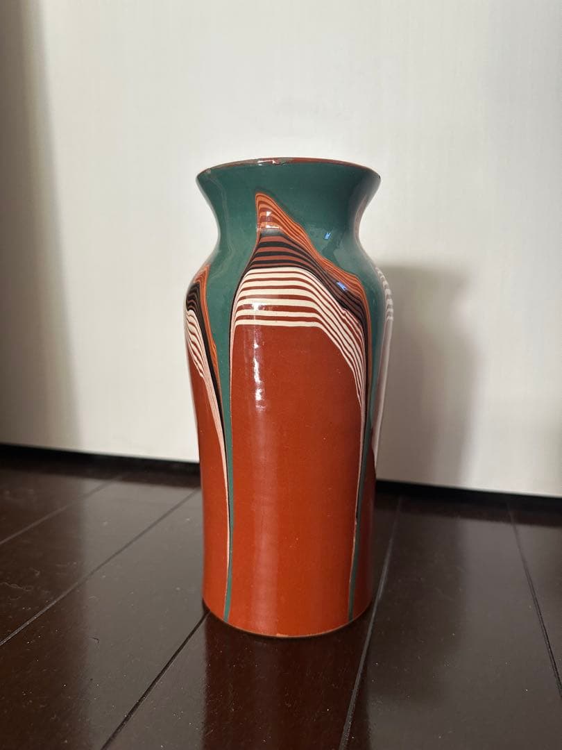 チェコで購入ブルガリアトロヤン陶器　花瓶
