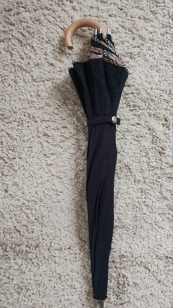 BURBERRYネイビー レース模様 日傘