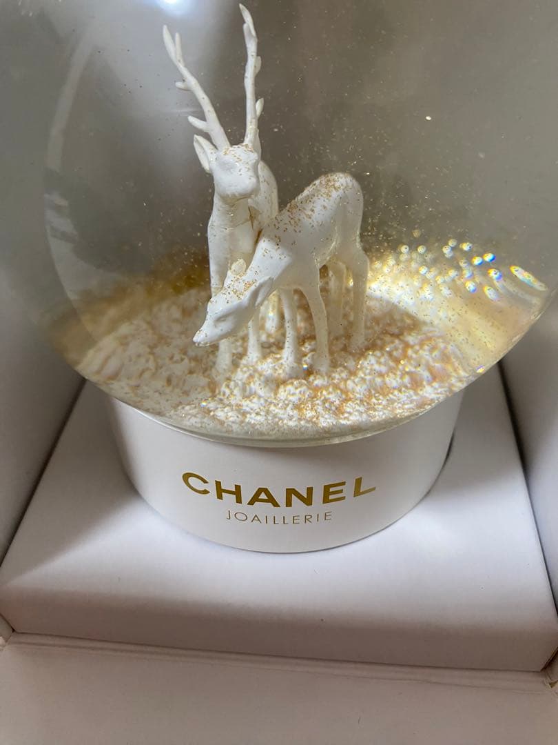 E*i様 CHANEL スノードーム 白い鹿レア