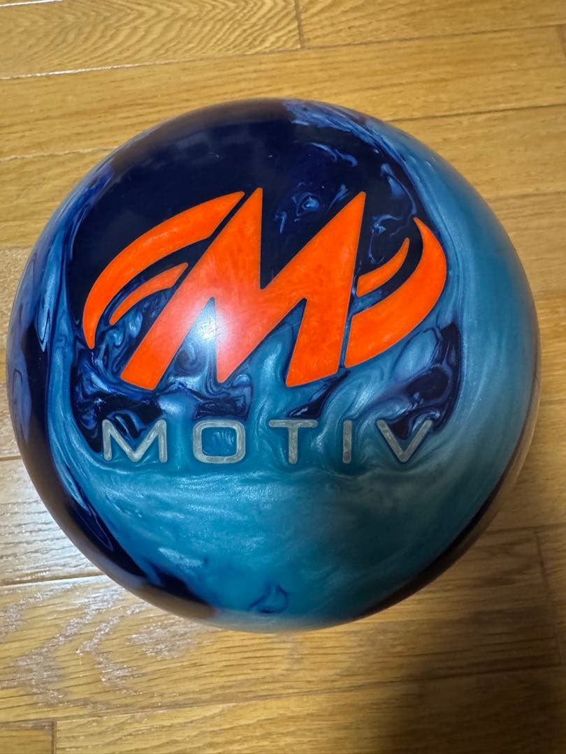 VENOM ブルーコーラル　ボウリングボール 15ポンド