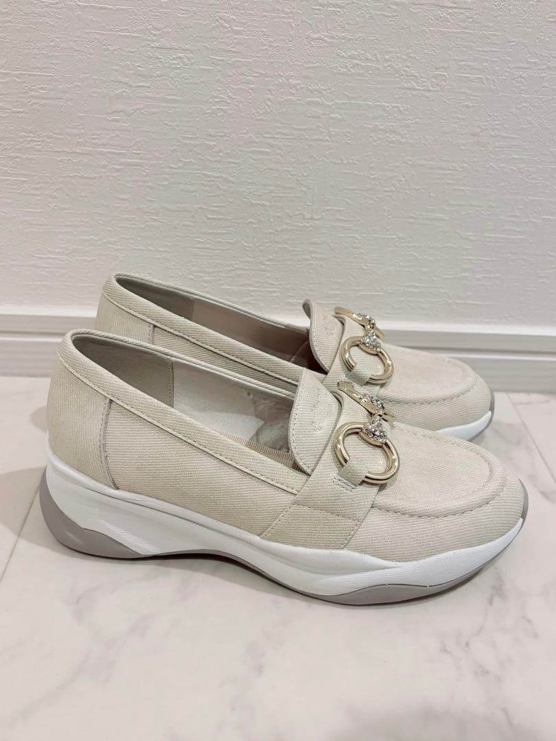 プラスダイアナ ＋diana カジュアルビットローファー アイボリー人工スムース