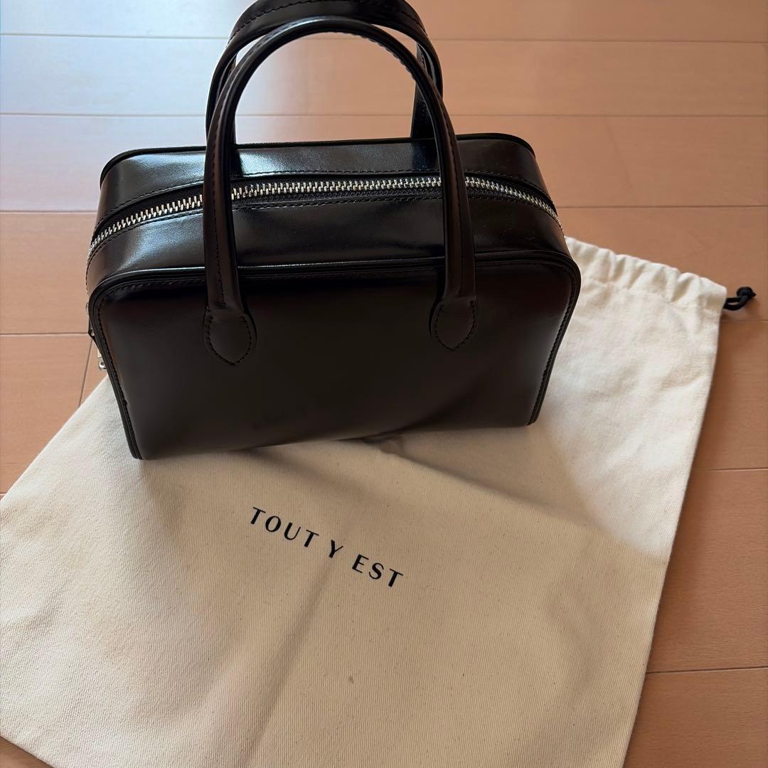 ほぼ新品TOUT Y EST / SAC LOQUET MINI (ブラック)