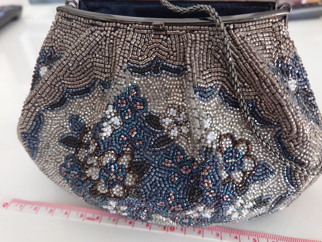 皇室御用達 ルミー 総ビーズバッグ