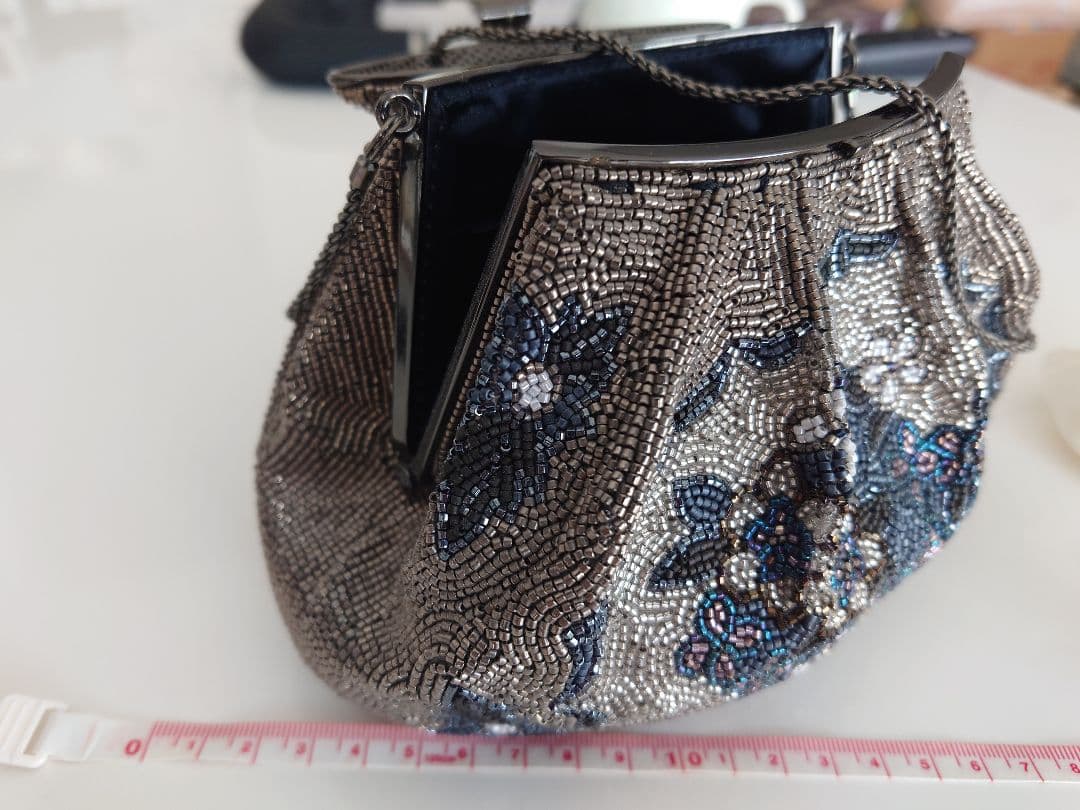 皇室御用達 ルミー 総ビーズバッグ