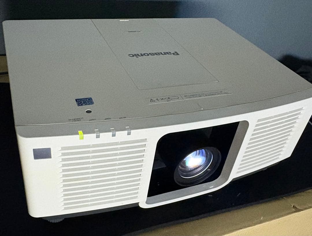 パナソニックPT-MZ880レーザープロジェクター