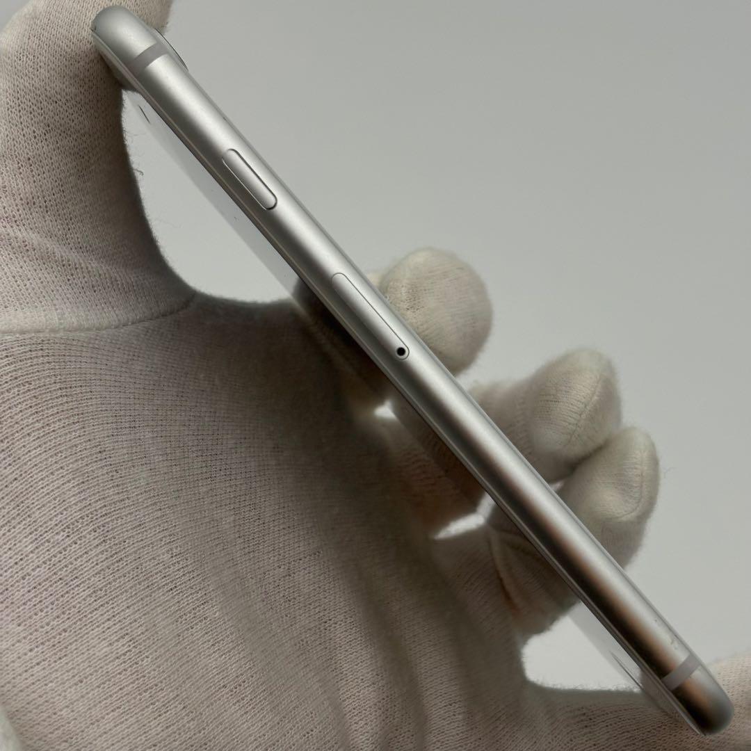 (美品) Apple iPhone 8 シルバー 箱付き 本体