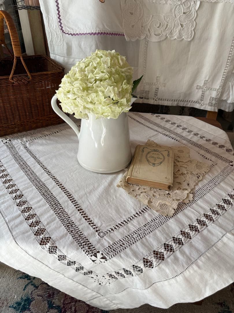 フランスアンティークஐ⋆*ホワイトドロンワーク刺繍のテーブルクロス
